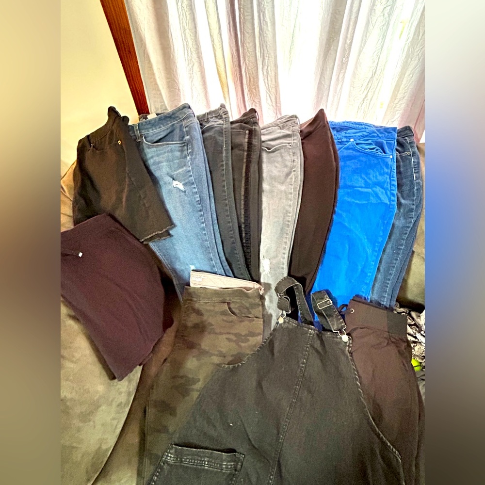 Women’s size 16 bottoms, lot all sold together